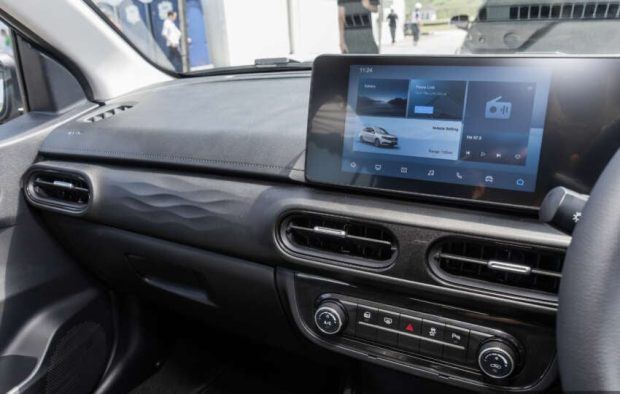 نمای کابین پروتون ساگا 2026