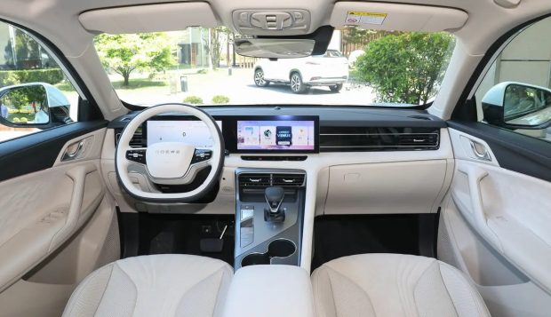 نمای کابین رووی D5X پلاگین هیبریدی 