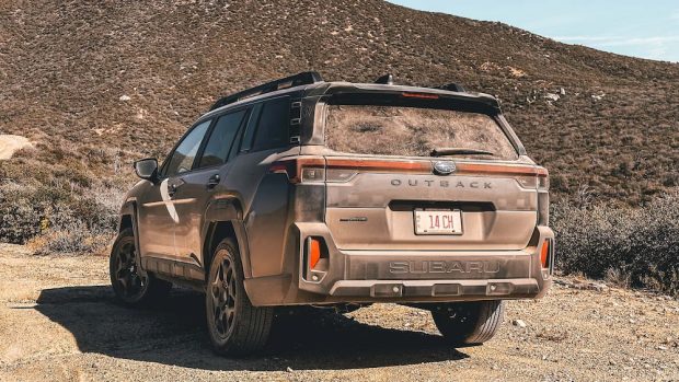 نمای عقب سوبارو اوت‌بک 2026