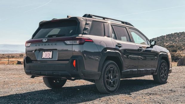 نمای عقب سوبارو اوت‌بک 2026