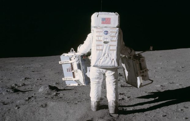 جعلی بودن فرود آپولو 11 روی ماه