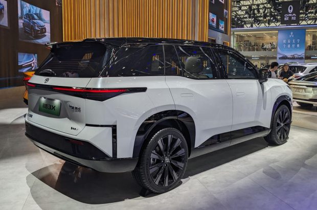 نمای عقب تویوتا BZ3X وارداتی