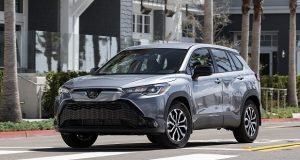 تویوتا کرولا کراس و فرانتلندر زرین تجارت به سیما