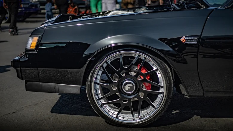 بیوک 1987 - تراویس بارکر