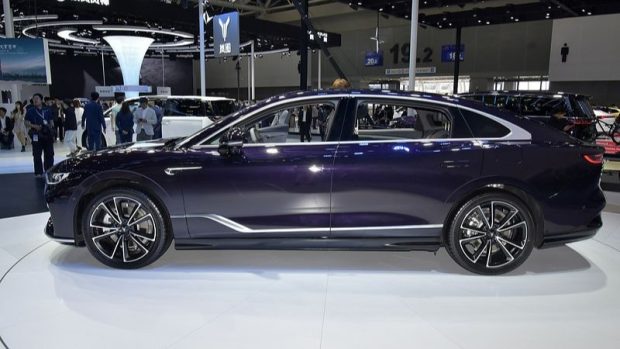 نمای جانبی سدان وویا پشن