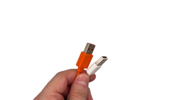 رنگ نارنجی درگاه USB