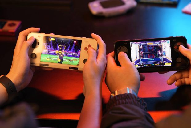 گوشی هوشمند AYANEO