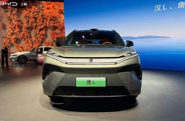 بی وای دی آتو 8