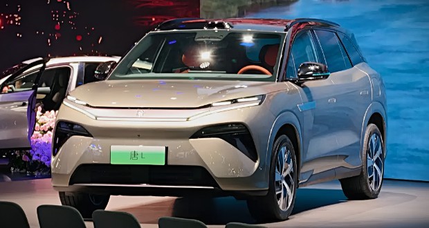 بی وای دی آتو 8