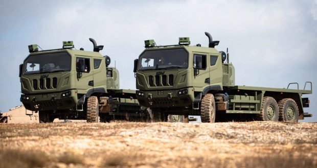 کاروان نظامی خودران