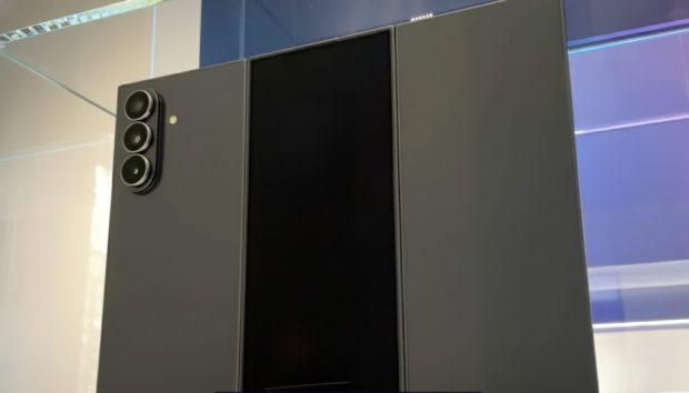 عکس Galaxy Z TriFold