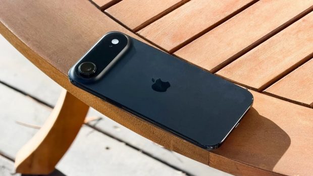 شکست آیفون ایر