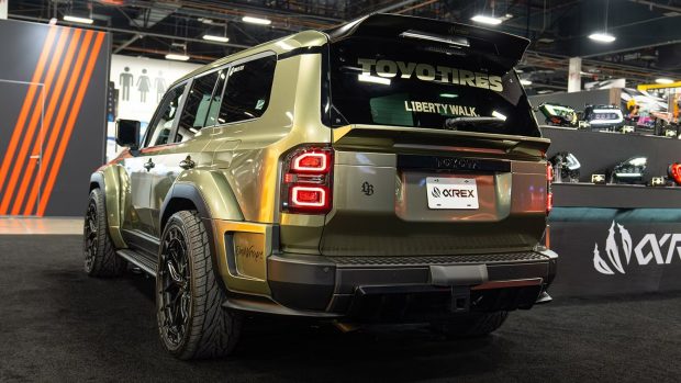 تویوتا لندکروز