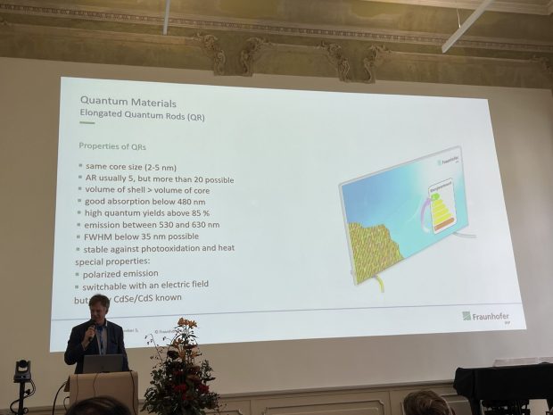 فناوری نمایشگر QRED