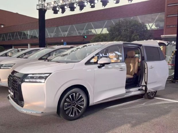 مینی ون وولینگ ژینگگوانگ ۷۳۰