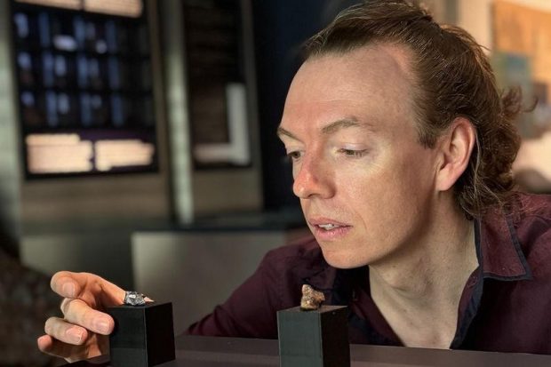 برخورد شهابسنگ با تسلا