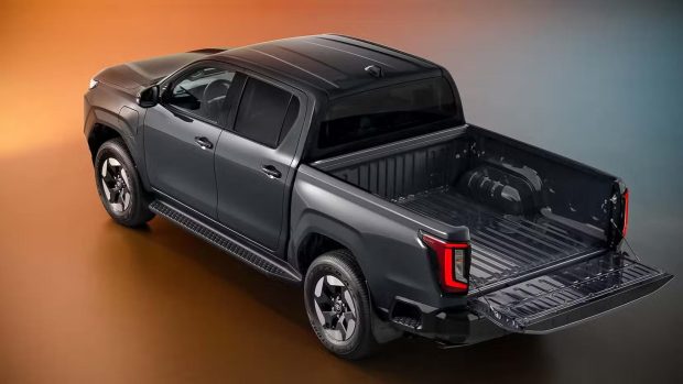 تویوتا هایلوکس تمام برقی