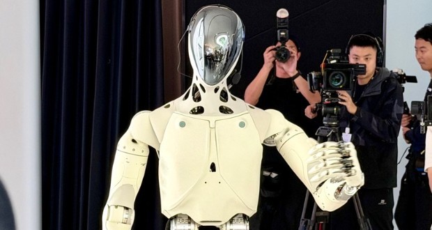 ربات انسان نما