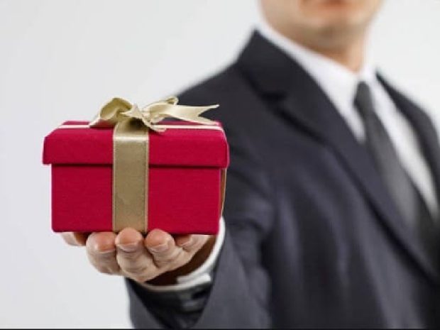 چرا هدایای سازمانی هزینه نیستند، بلکه سرمایه&zwnj;گذاری هستند؟