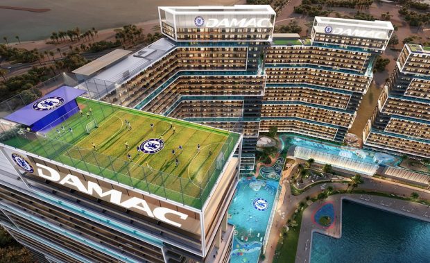 زمین فوتبال در آسمان دبی امارات