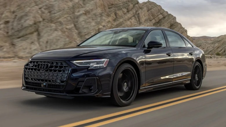 13 خودرو با بیشترین افت قیمت در 2025 - آئودی A8 L