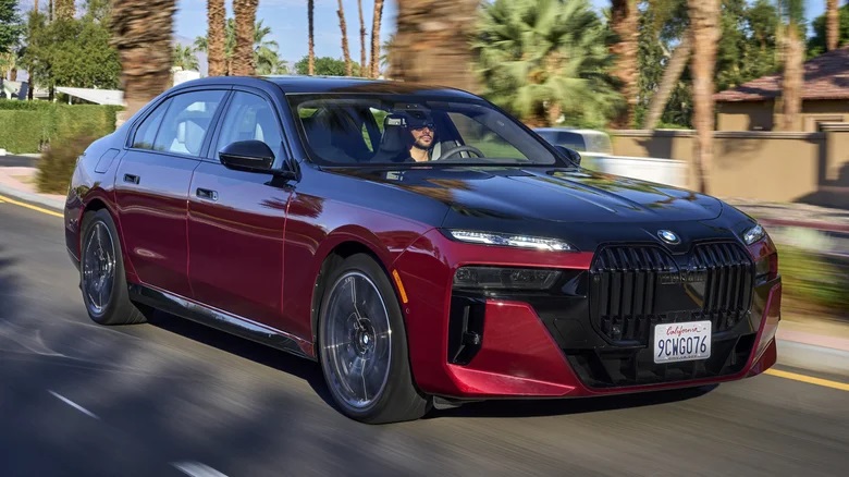 13 خودرو با بیشترین افت قیمت در 2025 - بی ام و سری 7