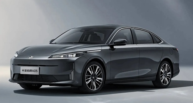 سدان پلاگین هیبریدی چانگان نوو A05