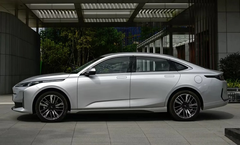 سدان پلاگین هیبریدی چانگان نوو A05