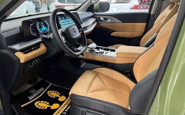 نمای داشبورد چانگان Peak View RV 2025