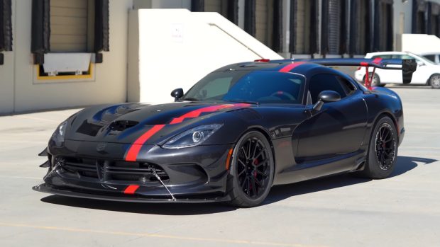 نمای جلو دوج وایپر