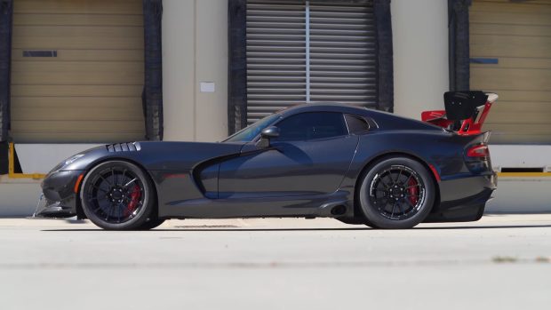 نمای جانبی دوج وایپر ACR