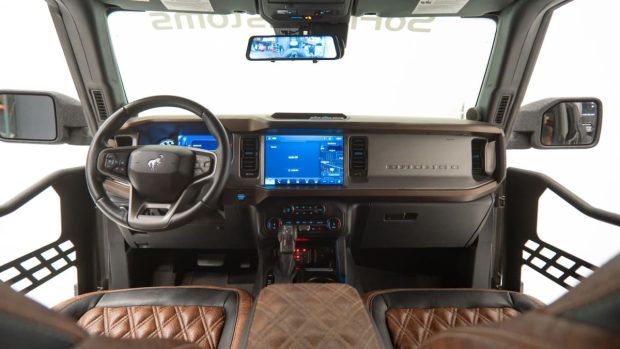 نمای کابین فورد برانکو 6x6