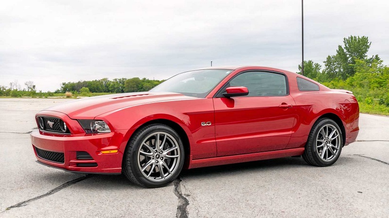 ۱۰ خودرو پرفورمنس اقتصادی - فورد موستانگ جی تی