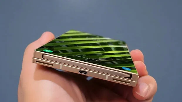 دوربین گلکسی زد فولد ۸