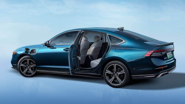 نمای عقب هوندا آکورد پلاگین هیبرید