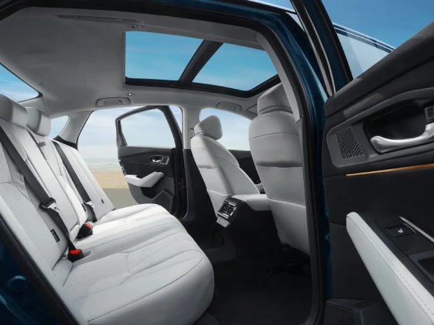 نمای کابین هوندا آکورد پلاگین هیبرید