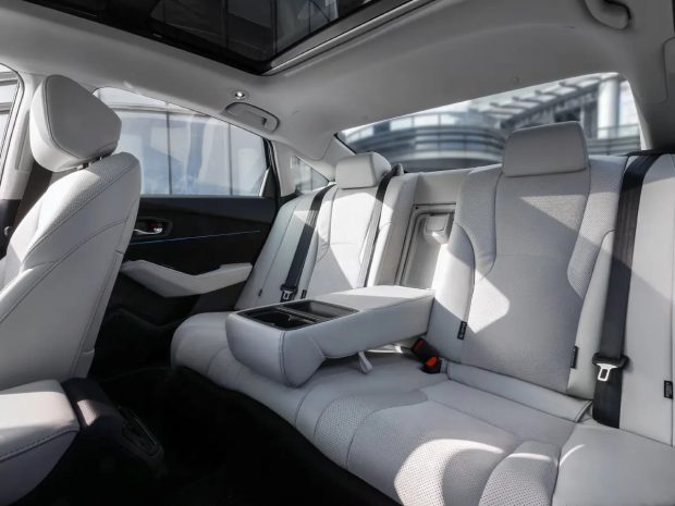 نمای کابین هوندا آکورد پلاگین هیبرید