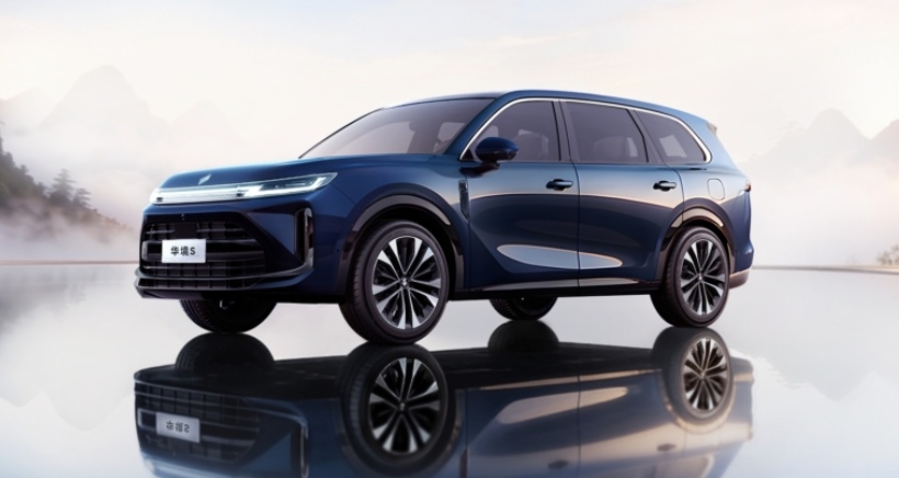 شاسی‌بلند هیبریدی پرچمدار هواوی و بائوجون معرفی شد؛ غول ۵ متری با هوش مصنوعی Qiankun