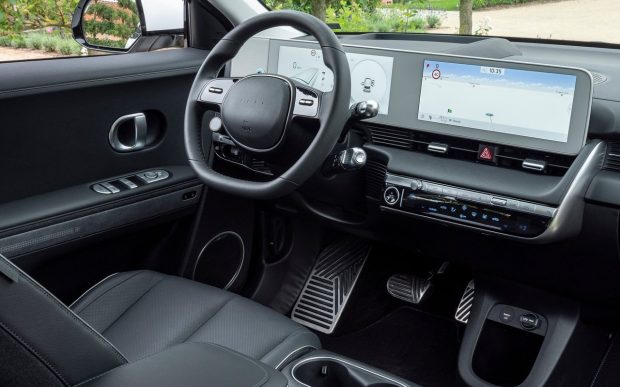 نمای داشبورد هیوندای آیونیک 5