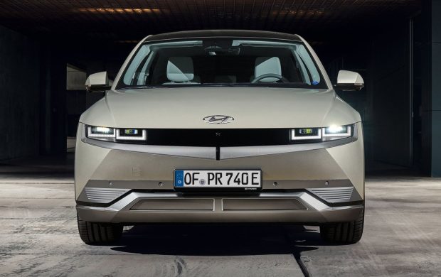 نمای جلو هیوندای آیونیک 5