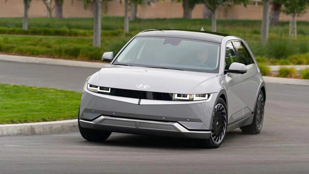 نمای جلو هیوندای آیونیک 5