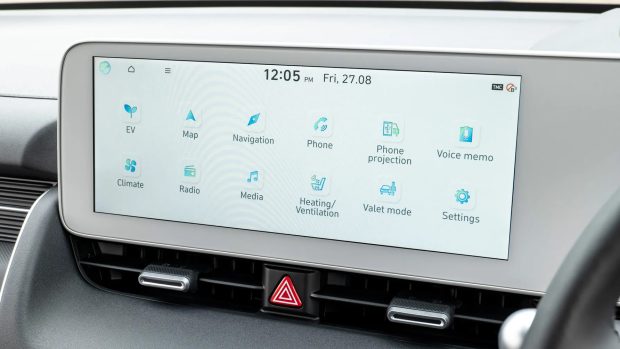 نمای کابین هیوندای آیونیک 5