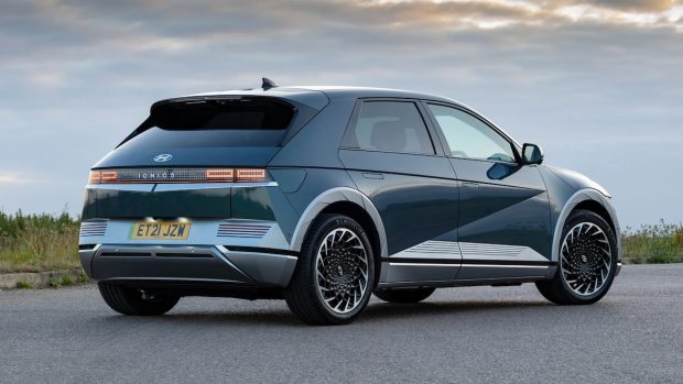 نمای عقب هیوندای آیونیک 5