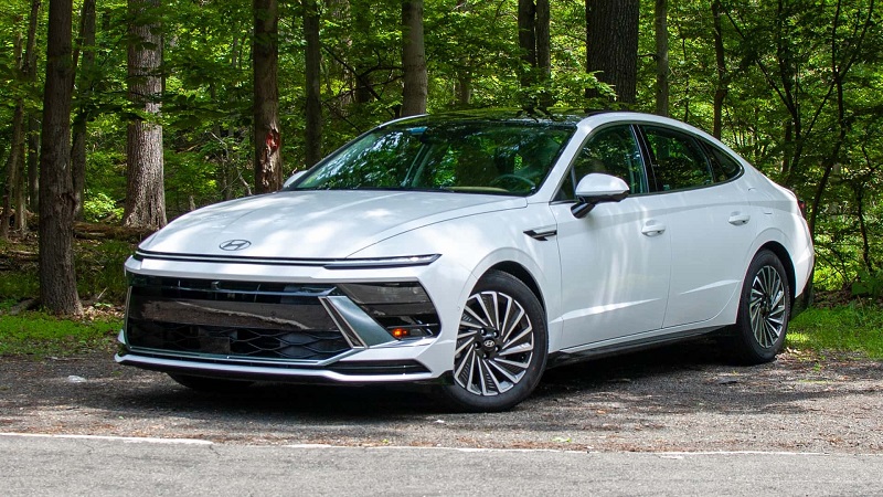 ارزانترین خودروهای هیبریدی 2026 - هیوندای سوناتا