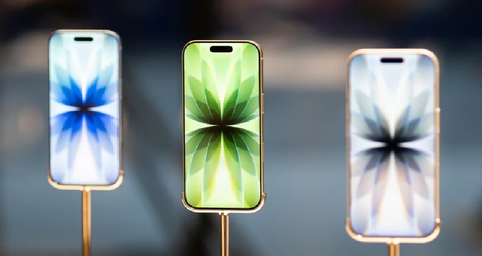 چرا نباید از محافظ صفحه معمولی برای آیفون ۱۷ استفاده کنید؟