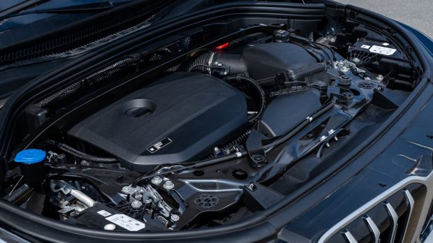 نمای پیشرانه بی ام و X1 وارداتی