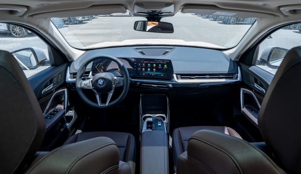 نمای داشبورد بی ام و X1 وارداتی