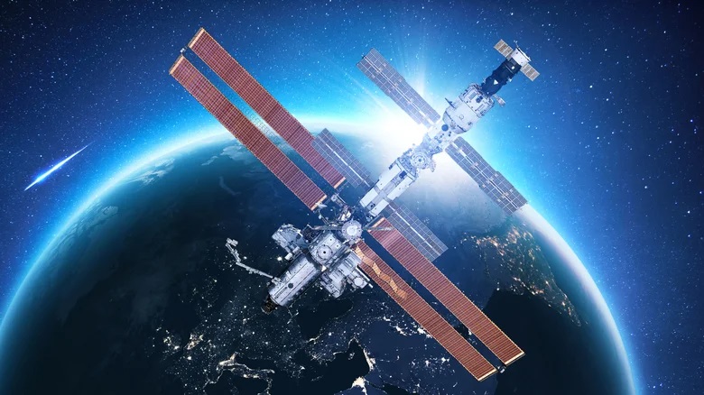 ۱۰ ماهواره گران قیمت حاضر در مدار - iss