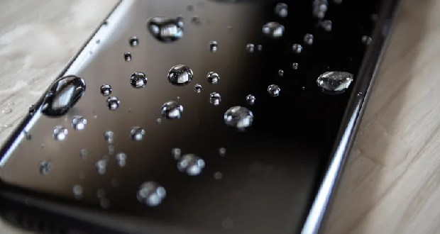 یاقوت مایع چیست؟ محافظ صفحه‌ای نامرئی که جای گلس را می‌گیرد