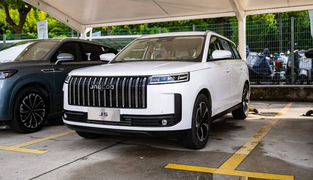 نمای جلو شاسی بلند لوکانو L5